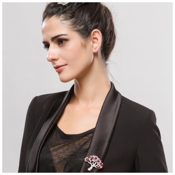 🎁 Swarovski Crystals The Tralia Blue & Red Tree Brooch - Picture 7 of 7